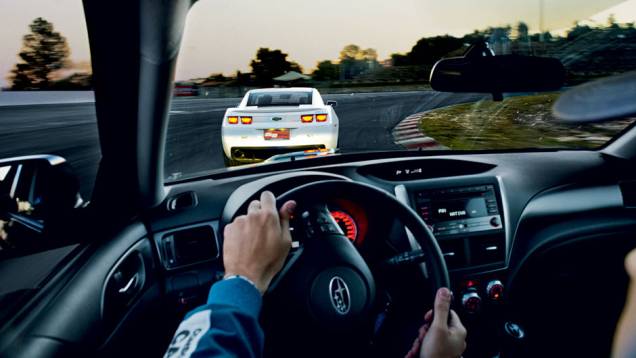 Despojamento da cabine traduz a proposta esportiva do WRX. O volante está alinhado com o banco e com os pedais | <a href="https://beta-develop.quatrorodas.abril.com.br/reportagens/geral/camaro-x-ds3-x-punto-x-jetta-x-impreza-703736.shtml" rel="migration">Leia mais</a> Despojamento da cabine traduz a proposta esportiva do WRX. O volante está alinhado com o banco e com os pedais | <a href="https://beta-develop.quatrorodas.abril.com.br/reportagens/geral/camaro-x-ds3-x-punto-x-jetta-x-impreza-703736.shtml" rel="migration">Leia mais</a>