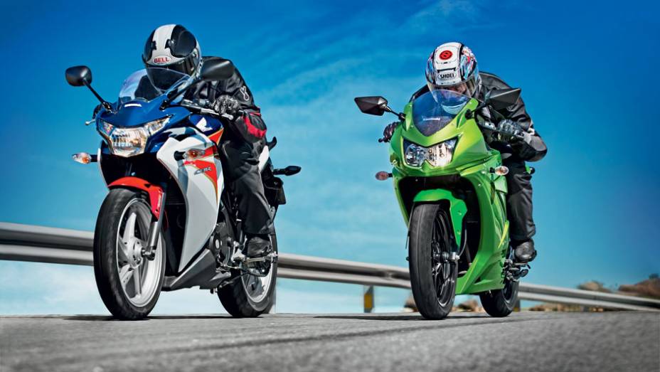 A CBR 250R salta na frente, mas a Ninjinha alcança e passa | <a href="https://beta-develop.quatrorodas.abril.com.br/moto/testes/honda-cbr-vs-kawasaki-ninja-250r-718636.shtml" rel="migration">Leia mais</a>