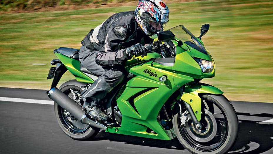 KAWASAKI NINJA 250R - Mais forte em alta, a Ninja tem maior entre-eixos | <a href="https://beta-develop.quatrorodas.abril.com.br/moto/testes/honda-cbr-vs-kawasaki-ninja-250r-718636.shtml" rel="migration">Leia mais</a> KAWASAKI NINJA 250R - Mais forte em alta, a Ninja tem maior entre-eixos | <a href="https://beta-develop.quatrorodas.abril.com.br/moto/testes/honda-cbr-vs-kawasaki-ninja-250r-718636.shtml" rel="migration">Leia mais</a>