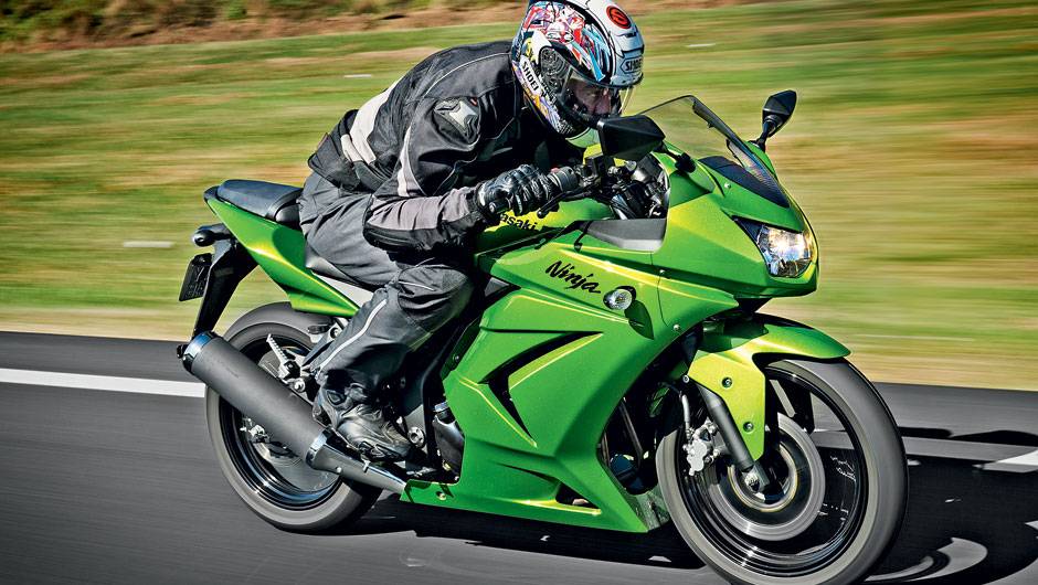 KAWASAKI NINJA 250R - Mais forte em alta, a Ninja tem maior entre-eixos | <a href="https://beta-develop.quatrorodas.abril.com.br/moto/testes/honda-cbr-vs-kawasaki-ninja-250r-718636.shtml" rel="migration">Leia mais</a> KAWASAKI NINJA 250R - Mais forte em alta, a Ninja tem maior entre-eixos | <a href="https://beta-develop.quatrorodas.abril.com.br/moto/testes/honda-cbr-vs-kawasaki-ninja-250r-718636.shtml" rel="migration">Leia mais</a>