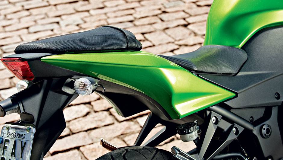 KAWASAKI NINJA 250R - as duas os privilégios vão para o piloto | <a href="https://beta-develop.quatrorodas.abril.com.br/moto/testes/honda-cbr-vs-kawasaki-ninja-250r-718636.shtml" rel="migration">Leia mais</a> KAWASAKI NINJA 250R - as duas os privilégios vão para o piloto | <a href="https://beta-develop.quatrorodas.abril.com.br/moto/testes/honda-cbr-vs-kawasaki-ninja-250r-718636.shtml" rel="migration">Leia mais</a>