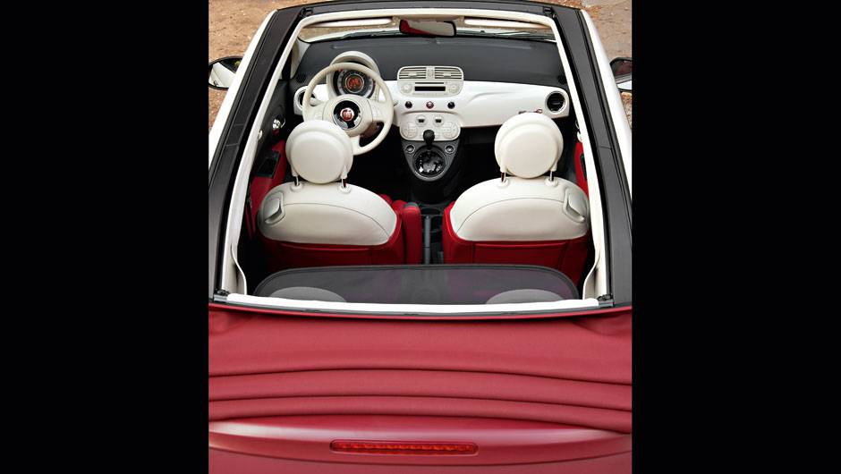Rebatimento pode ser feito a até 80 km/h | <a href="https://beta-develop.quatrorodas.abril.com.br/carros/impressoes/fiat-500-cabrio-714977.shtml" rel="migration">Leia mais</a> Rebatimento pode ser feito a até 80 km/h | <a href="https://beta-develop.quatrorodas.abril.com.br/carros/impressoes/fiat-500-cabrio-714977.shtml" rel="migration">Leia mais</a>