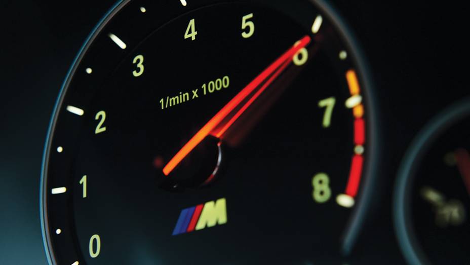 O V8 gera 560 cv a 6 000 rpm | <a href="https://beta-develop.quatrorodas.abril.com.br/carros/comparativos/bmw-m5-x-mercedes-benz-63-amg-737606.shtml" rel="migration">Leia mais</a> O V8 gera 560 cv a 6 000 rpm | <a href="https://beta-develop.quatrorodas.abril.com.br/carros/comparativos/bmw-m5-x-mercedes-benz-63-amg-737606.shtml" rel="migration">Leia mais</a>