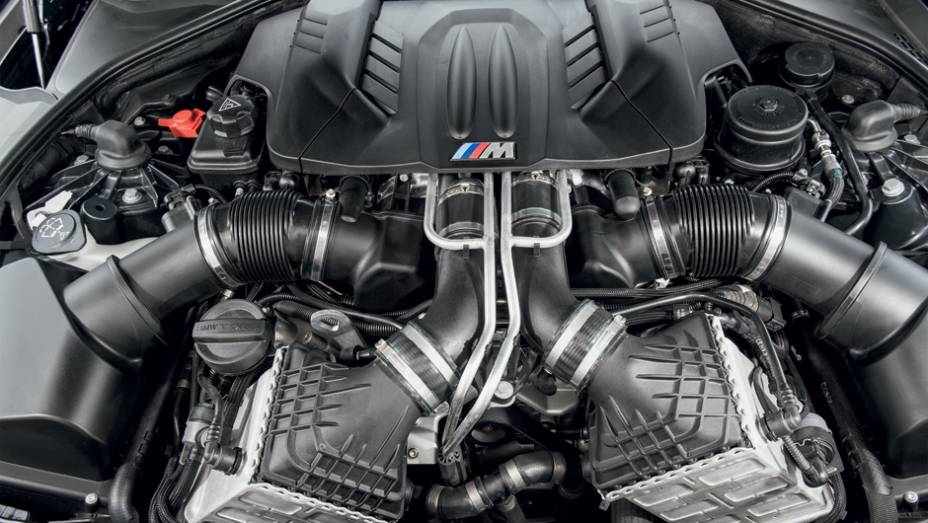 <a href="https://beta-develop.quatrorodas.abril.com.br/carros/comparativos/bmw-m5-x-mercedes-benz-63-amg-737606.shtml" rel="migration">Leia mais</a> <a href="https://beta-develop.quatrorodas.abril.com.br/carros/comparativos/bmw-m5-x-mercedes-benz-63-amg-737606.shtml" rel="migration">Leia mais</a>