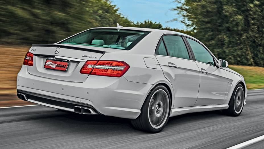 <a href="https://beta-develop.quatrorodas.abril.com.br/carros/comparativos/bmw-m5-x-mercedes-benz-63-amg-737606.shtml" rel="migration">Leia mais</a> <a href="https://beta-develop.quatrorodas.abril.com.br/carros/comparativos/bmw-m5-x-mercedes-benz-63-amg-737606.shtml" rel="migration">Leia mais</a>