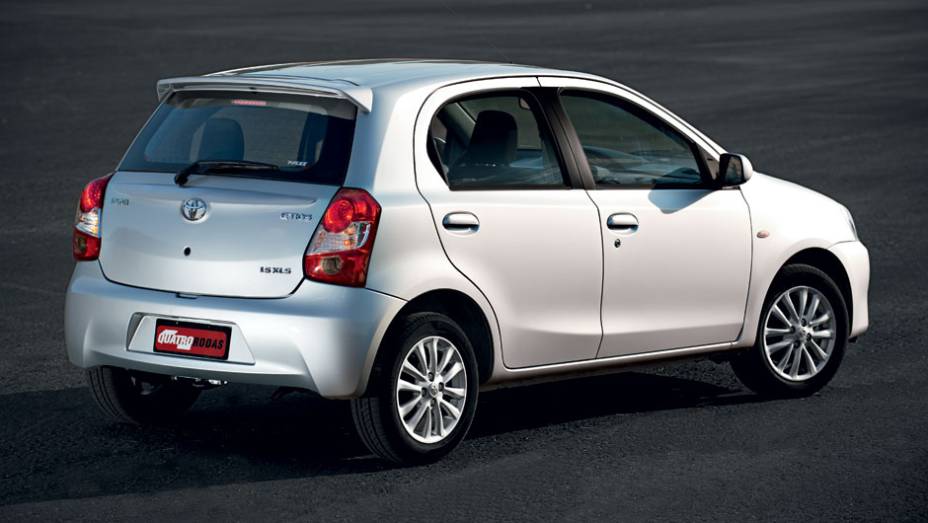 Os designers não economizaram nos vincos na hora de desenhar a carroceria | <a href="https://beta-develop.quatrorodas.abril.com.br/carros/testes/toyota-etios-714860.shtml" rel="migration">Leia mais</a> Os designers não economizaram nos vincos na hora de desenhar a carroceria | <a href="https://beta-develop.quatrorodas.abril.com.br/carros/testes/toyota-etios-714860.shtml" rel="migration">Leia mais</a>