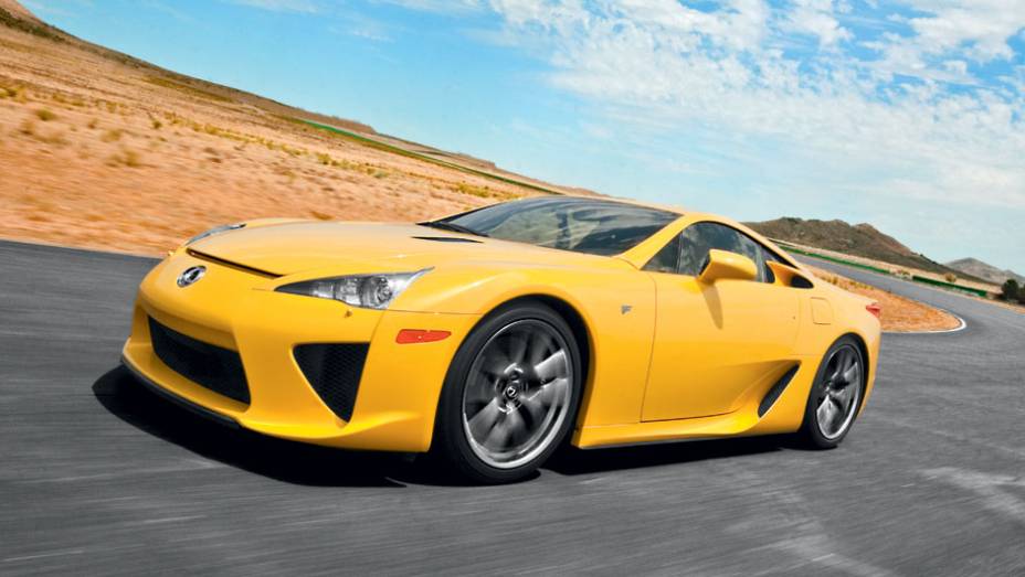 O V10 do LFA gera 560 cv, mais que Ferrari California ou Porsche 911 Turbo | <a href="https://beta-develop.quatrorodas.abril.com.br/carros/impressoes/lexus-lfa-715295.shtml" rel="migration">Leia mais</a>