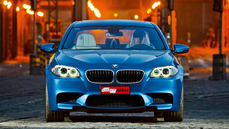 As grandes tomadas de ar são características dos BMW preparados pela Motorsport | <a href="https://beta-develop.quatrorodas.abril.com.br/carros/testes/bmw-m5-4-4-v8-714834.shtml" rel="migration">Leia mais</a> As grandes tomadas de ar são características dos BMW preparados pela Motorsport | <a href="https://beta-develop.quatrorodas.abril.com.br/carros/testes/bmw-m5-4-4-v8-714834.shtml" rel="migration">Leia mais</a>