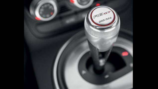 <a href="https://beta-develop.quatrorodas.abril.com.br/carros/testes/audi-r8-gt-spyder-736694.shtml" rel="migration">Leia mais</a> <a href="https://beta-develop.quatrorodas.abril.com.br/carros/testes/audi-r8-gt-spyder-736694.shtml" rel="migration">Leia mais</a>