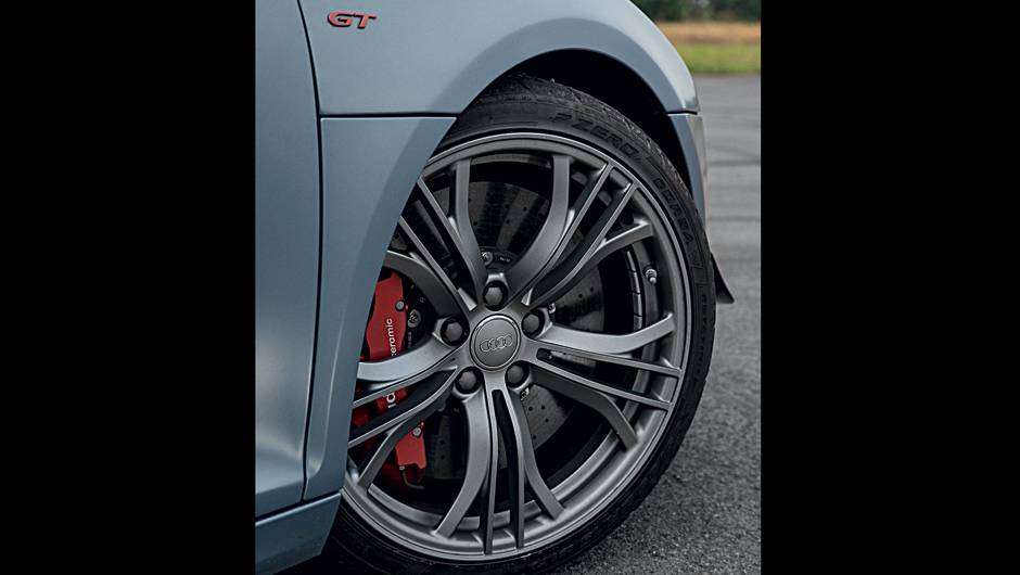 Rodas sob medida para abrigar os freios maiores | <a href="https://beta-develop.quatrorodas.abril.com.br/carros/testes/audi-r8-gt-spyder-736694.shtml" rel="migration">Leia mais</a> Rodas sob medida para abrigar os freios maiores | <a href="https://beta-develop.quatrorodas.abril.com.br/carros/testes/audi-r8-gt-spyder-736694.shtml" rel="migration">Leia mais</a>