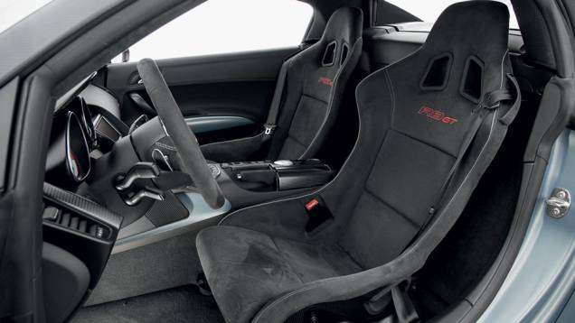 Bancos tipo concha garantem o tipão de carro de corrida | <a href="https://beta-develop.quatrorodas.abril.com.br/carros/testes/audi-r8-gt-spyder-736694.shtml" rel="migration">Leia mais</a> Bancos tipo concha garantem o tipão de carro de corrida | <a href="https://beta-develop.quatrorodas.abril.com.br/carros/testes/audi-r8-gt-spyder-736694.shtml" rel="migration">Leia mais</a>