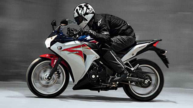 Menorzinha, exige contorcionismo de pilotos mais altos | <a href="https://beta-develop.quatrorodas.abril.com.br/moto/testes/kawasaki-ninja-300-x-honda-cbr-250r-741248.shtml" rel="migration">Leia mais</a> Menorzinha, exige contorcionismo de pilotos mais altos | <a href="https://beta-develop.quatrorodas.abril.com.br/moto/testes/kawasaki-ninja-300-x-honda-cbr-250r-741248.shtml" rel="migration">Leia mais</a>