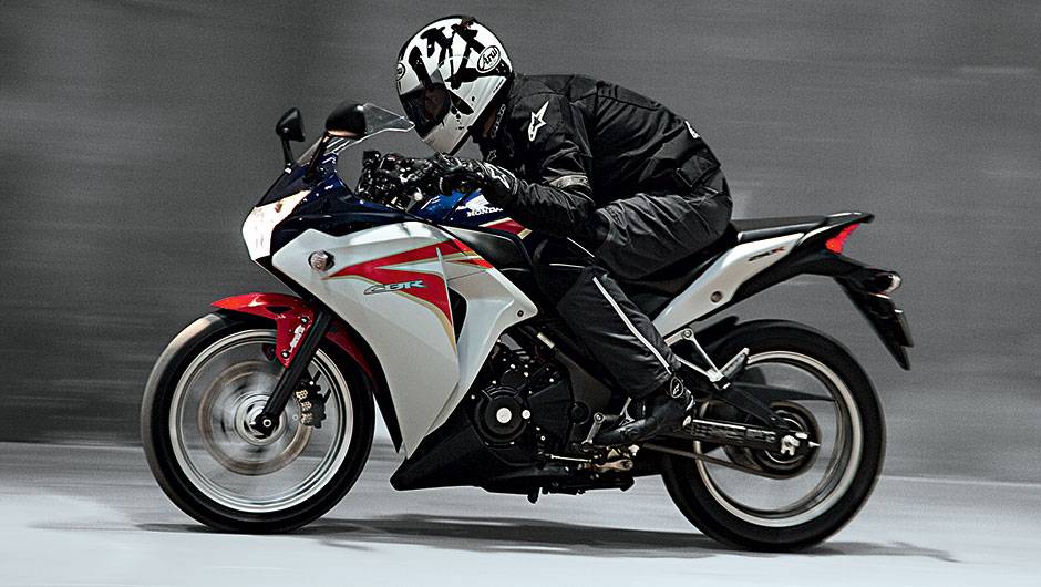 Menorzinha, exige contorcionismo de pilotos mais altos | <a href="https://beta-develop.quatrorodas.abril.com.br/moto/testes/kawasaki-ninja-300-x-honda-cbr-250r-741248.shtml" rel="migration">Leia mais</a> Menorzinha, exige contorcionismo de pilotos mais altos | <a href="https://beta-develop.quatrorodas.abril.com.br/moto/testes/kawasaki-ninja-300-x-honda-cbr-250r-741248.shtml" rel="migration">Leia mais</a>