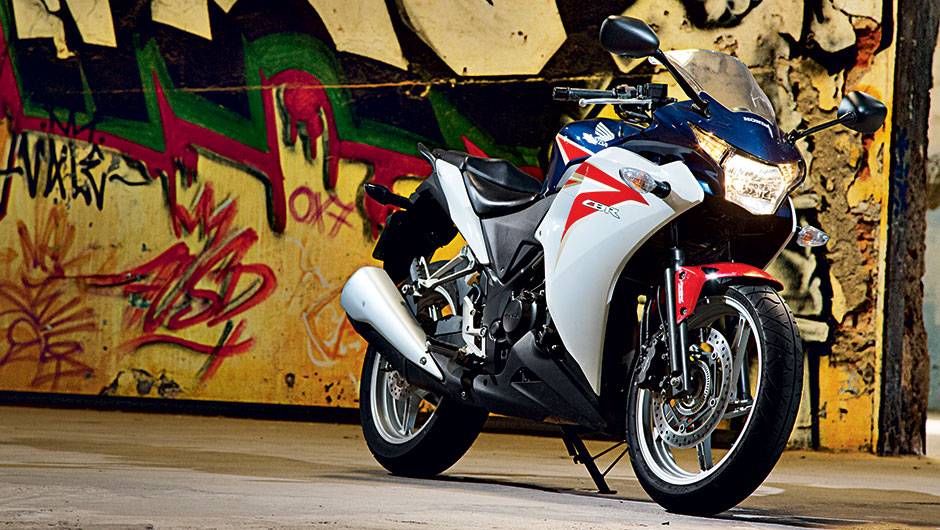 Visual inspirado na VFR 1200F, com carenagens duplas | <a href="https://beta-develop.quatrorodas.abril.com.br/moto/testes/kawasaki-ninja-300-x-honda-cbr-250r-741248.shtml" rel="migration">Leia mais</a> Visual inspirado na VFR 1200F, com carenagens duplas | <a href="https://beta-develop.quatrorodas.abril.com.br/moto/testes/kawasaki-ninja-300-x-honda-cbr-250r-741248.shtml" rel="migration">Leia mais</a>