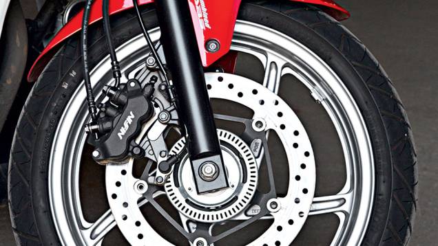 Com C-ABS, a CBR traz o 3º pistão na frente | <a href="https://beta-develop.quatrorodas.abril.com.br/moto/testes/kawasaki-ninja-300-x-honda-cbr-250r-741248.shtml" rel="migration">Leia mais</a> Com C-ABS, a CBR traz o 3º pistão na frente | <a href="https://beta-develop.quatrorodas.abril.com.br/moto/testes/kawasaki-ninja-300-x-honda-cbr-250r-741248.shtml" rel="migration">Leia mais</a>