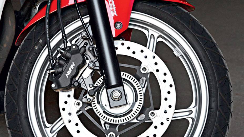 Com C-ABS, a CBR traz o 3º pistão na frente | <a href="https://beta-develop.quatrorodas.abril.com.br/moto/testes/kawasaki-ninja-300-x-honda-cbr-250r-741248.shtml" rel="migration">Leia mais</a> Com C-ABS, a CBR traz o 3º pistão na frente | <a href="https://beta-develop.quatrorodas.abril.com.br/moto/testes/kawasaki-ninja-300-x-honda-cbr-250r-741248.shtml" rel="migration">Leia mais</a>