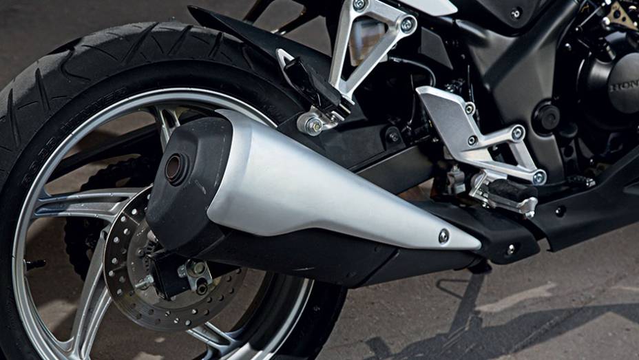 Ponteira da Honda tem menos sofisticação | <a href="https://beta-develop.quatrorodas.abril.com.br/moto/testes/kawasaki-ninja-300-x-honda-cbr-250r-741248.shtml" rel="migration">Leia mais</a> Ponteira da Honda tem menos sofisticação | <a href="https://beta-develop.quatrorodas.abril.com.br/moto/testes/kawasaki-ninja-300-x-honda-cbr-250r-741248.shtml" rel="migration">Leia mais</a>