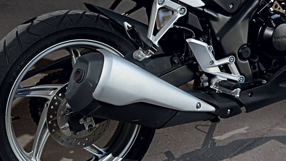 Ponteira da Honda tem menos sofisticação | <a href="https://beta-develop.quatrorodas.abril.com.br/moto/testes/kawasaki-ninja-300-x-honda-cbr-250r-741248.shtml" rel="migration">Leia mais</a> Ponteira da Honda tem menos sofisticação | <a href="https://beta-develop.quatrorodas.abril.com.br/moto/testes/kawasaki-ninja-300-x-honda-cbr-250r-741248.shtml" rel="migration">Leia mais</a>