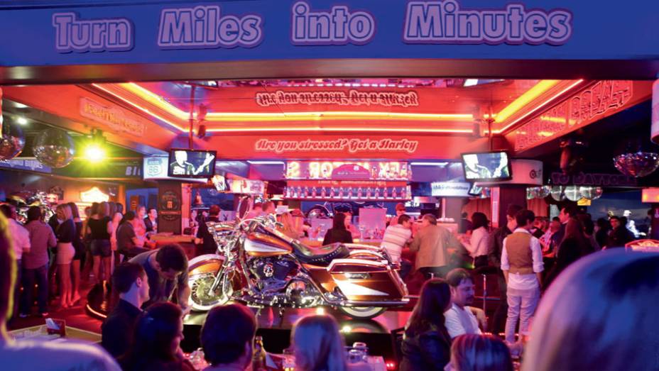 O Harley Motor Show tem mais de 30 motos | <a href="https://beta-develop.quatrorodas.abril.com.br/reportagens/geral/clima-garagem-724995.shtml" rel="migration">Leia mais</a>