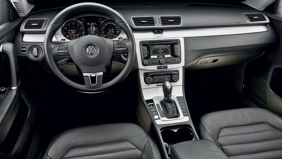 O VW tem câmbio automatizado de duas embreagens | <a href="https://beta-develop.quatrorodas.abril.com.br/carros/comparativos/sedas-executivos-725990.shtml" rel="migration">Leia mais</a> O VW tem câmbio automatizado de duas embreagens | <a href="https://beta-develop.quatrorodas.abril.com.br/carros/comparativos/sedas-executivos-725990.shtml" rel="migration">Leia mais</a>