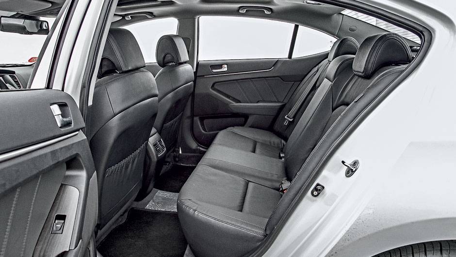 ...o Cadenza tem o mesmo espaço interno | <a href="https://beta-develop.quatrorodas.abril.com.br/carros/comparativos/sedas-executivos-725990.shtml" rel="migration">Leia mais</a> ...o Cadenza tem o mesmo espaço interno | <a href="https://beta-develop.quatrorodas.abril.com.br/carros/comparativos/sedas-executivos-725990.shtml" rel="migration">Leia mais</a>