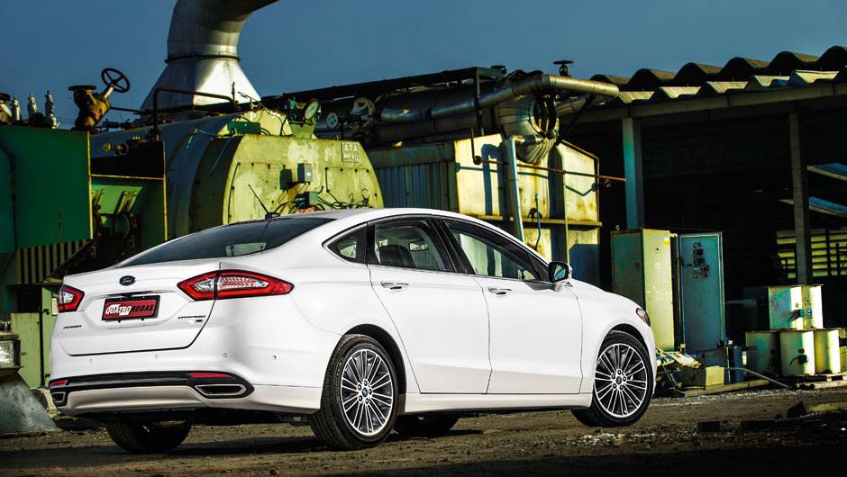 Traseira de Jaguar, outra marca que pertenceu à Ford | <a href="https://beta-develop.quatrorodas.abril.com.br/carros/testes/ford-fusion-2-0-ecoboost-725620.shtml" rel="migration">Leia mais</a> Traseira de Jaguar, outra marca que pertenceu à Ford | <a href="https://beta-develop.quatrorodas.abril.com.br/carros/testes/ford-fusion-2-0-ecoboost-725620.shtml" rel="migration">Leia mais</a>