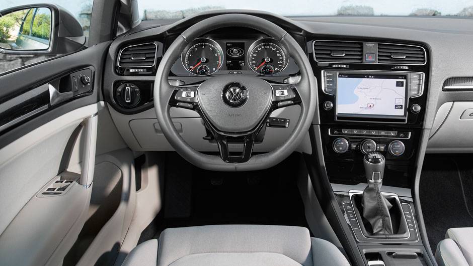 Painel mais voltado para o motorista | <a href="https://beta-develop.quatrorodas.abril.com.br/carros/lancamentos/volkswagen-golf-vii-749855.shtml" rel="migration">Saiba mais sobre o novo Golf no Brasil</a> | <a href="https://beta-develop.quatrorodas.abril.com.br/carros/impressoes/volkswagen-golf-72547" rel="migration"></a> Painel mais voltado para o motorista | <a href="https://beta-develop.quatrorodas.abril.com.br/carros/lancamentos/volkswagen-golf-vii-749855.shtml" rel="migration">Saiba mais sobre o novo Golf no Brasil</a> | <a href="https://beta-develop.quatrorodas.abril.com.br/carros/impressoes/volkswagen-golf-72547" rel="migration"></a>