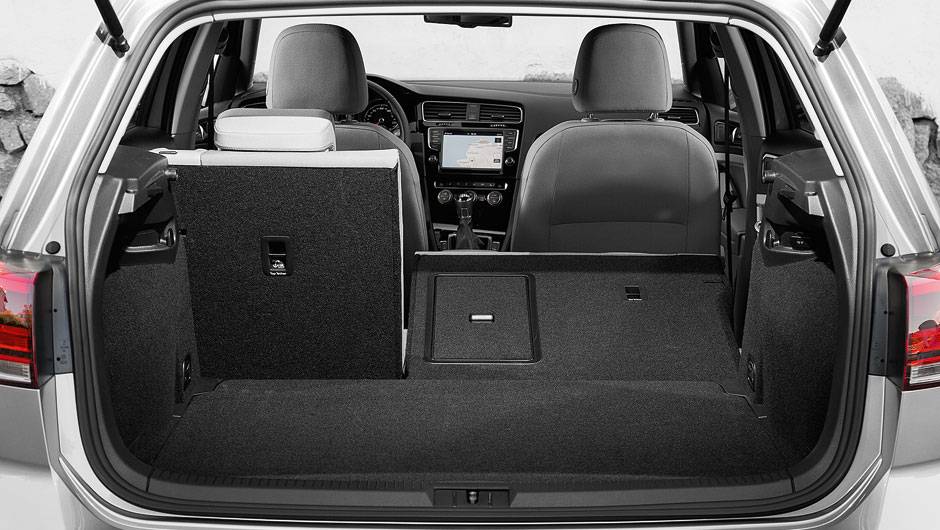 Banco traseiro bipartido 60/40 e 380 litros para bagagem | <a href="https://beta-develop.quatrorodas.abril.com.br/carros/lancamentos/volkswagen-golf-vii-749855.shtml" rel="migration">Saiba mais sobre o novo Golf no Brasil</a> | <a href="https://beta-develop.quatrorodas.abril.com.br/carros/impressoes/v" rel="migration"></a> Banco traseiro bipartido 60/40 e 380 litros para bagagem | <a href="https://beta-develop.quatrorodas.abril.com.br/carros/lancamentos/volkswagen-golf-vii-749855.shtml" rel="migration">Saiba mais sobre o novo Golf no Brasil</a> | <a href="https://beta-develop.quatrorodas.abril.com.br/carros/impressoes/v" rel="migration"></a>