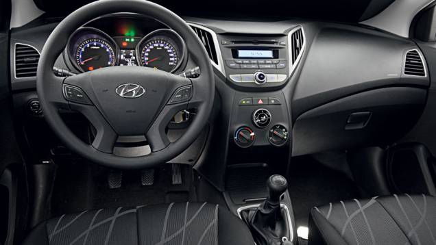 O volante multifuncional agrega os comandos do sistema de som | <a href="https://beta-develop.quatrorodas.abril.com.br/carros/comparativos/hyundai-hb20-1-0-x-1-6-725959.shtml" rel="migration">Leia mais</a> O volante multifuncional agrega os comandos do sistema de som | <a href="https://beta-develop.quatrorodas.abril.com.br/carros/comparativos/hyundai-hb20-1-0-x-1-6-725959.shtml" rel="migration">Leia mais</a>
