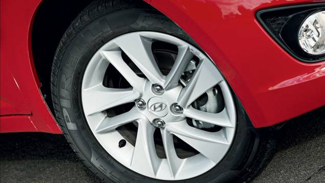 Versão Premium tem rodas aro 15 | <a href="https://beta-develop.quatrorodas.abril.com.br/carros/comparativos/hyundai-hb20-1-0-x-1-6-725959.shtml" rel="migration">Leia mais</a> Versão Premium tem rodas aro 15 | <a href="https://beta-develop.quatrorodas.abril.com.br/carros/comparativos/hyundai-hb20-1-0-x-1-6-725959.shtml" rel="migration">Leia mais</a>