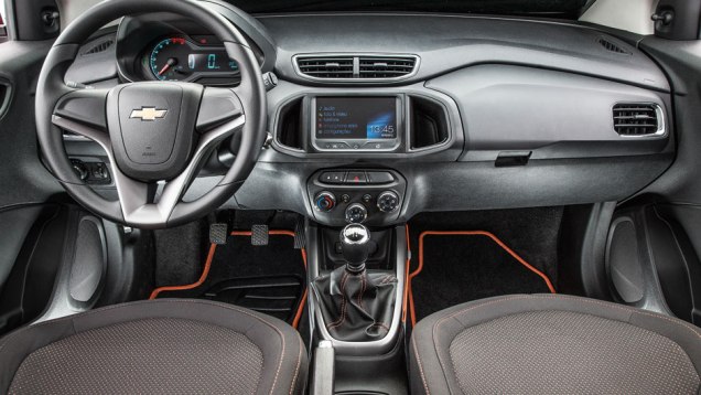 Bancos são envolventes e usam tecido agradável ao toque | <a href="https://beta-develop.quatrorodas.abril.com.br/carros/testes/chevrolet-onix-725300.shtml" rel="migration">Leia mais</a> Bancos são envolventes e usam tecido agradável ao toque | <a href="https://beta-develop.quatrorodas.abril.com.br/carros/testes/chevrolet-onix-725300.shtml" rel="migration">Leia mais</a>