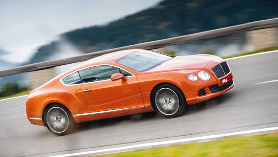 Nova versão ganhou 50 cv e um câmbio de oito marchas | <a href="https://beta-develop.quatrorodas.abril.com.br/carros/impressoes/bentley-continental-gt-speed-725615.shtml" rel="migration">Leia mais</a>