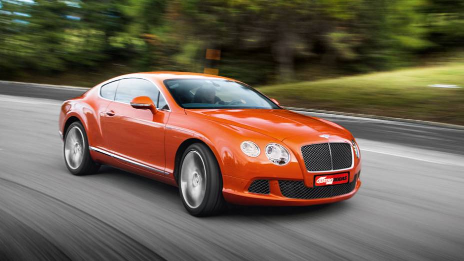 O cupê de duas portas abusa nas medidas: comprimento de 4,81 metros e mais de 2,3 toneladas de peso total | <a href="https://beta-develop.quatrorodas.abril.com.br/carros/impressoes/bentley-continental-gt-speed-725615.shtml" rel="migration">Leia mais</a>