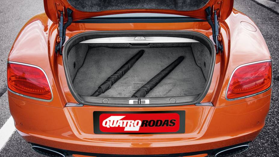 Abertura apertada do porta-malas, que tem capacidade de hatch médio: 358 litros | <a href="https://beta-develop.quatrorodas.abril.com.br/carros/impressoes/bentley-continental-gt-speed-725615.shtml" rel="migration">Leia mais</a>