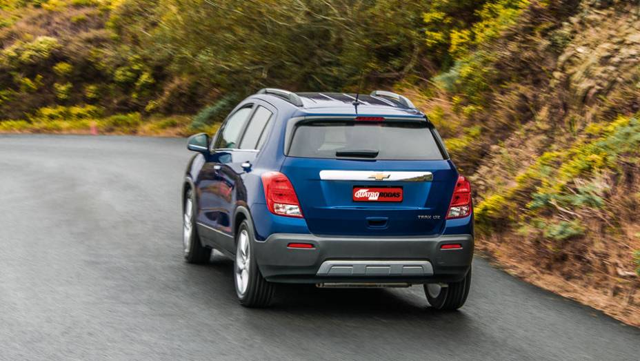 Com 4,25 metros, o Trax é maior que o EcoSport (4,24 metros, incluindo o estepe na traseira) e 6 cm menor que o Duster | <a href="https://beta-develop.quatrorodas.abril.com.br/carros/impressoes/chevrolet-trax-725231.shtml" rel="migration">Leia mais</a> Com 4,25 metros, o Trax é maior que o EcoSport (4,24 metros, incluindo o estepe na traseira) e 6 cm menor que o Duster | <a href="https://beta-develop.quatrorodas.abril.com.br/carros/impressoes/chevrolet-trax-725231.shtml" rel="migration">Leia mais</a>