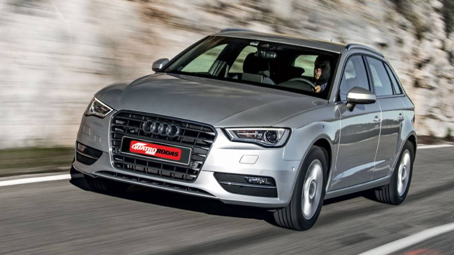 Rracks no teto reforçam seu estilo perua | <a href="https://beta-develop.quatrorodas.abril.com.br/carros/impressoes/audi-a3-sportback-729774.shtml" rel="migration">Leia mais</a>