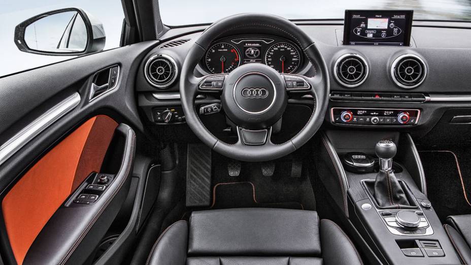 O A3 está entre os mais bem-acabados de seu segmento. No console central, o grande botão giratório que controla o MMI | <a href="https://beta-develop.quatrorodas.abril.com.br/carros/impressoes/audi-a3-sportback-729774.shtml" rel="migration">Leia mais</a> O A3 está entre os mais bem-acabados de seu segmento. No console central, o grande botão giratório que controla o MMI | <a href="https://beta-develop.quatrorodas.abril.com.br/carros/impressoes/audi-a3-sportback-729774.shtml" rel="migration">Leia mais</a>