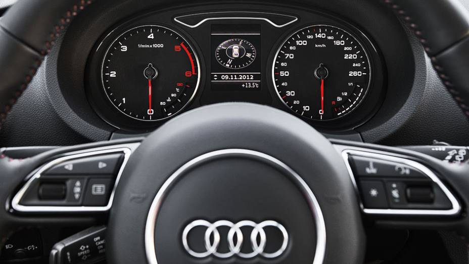 Instrumentos têm design tradicional, mas excelente leitura | <a href="https://beta-develop.quatrorodas.abril.com.br/carros/impressoes/audi-a3-sportback-729774.shtml" rel="migration">Leia mais</a>