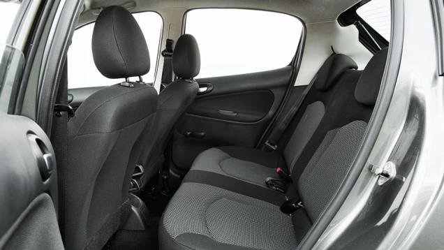 ...novos revestimentos | <a href="https://beta-develop.quatrorodas.abril.com.br/carros/comparativos/hatches-compactos-729449.shtml" rel="migration">Leia mais</a>