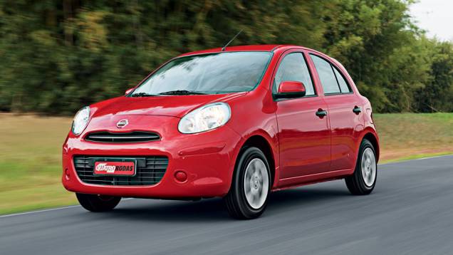 March tem visual simpático, típico de carro urbano | <a href="https://beta-develop.quatrorodas.abril.com.br/carros/comparativos/hatches-compactos-729449.shtml" rel="migration">Leia mais</a>