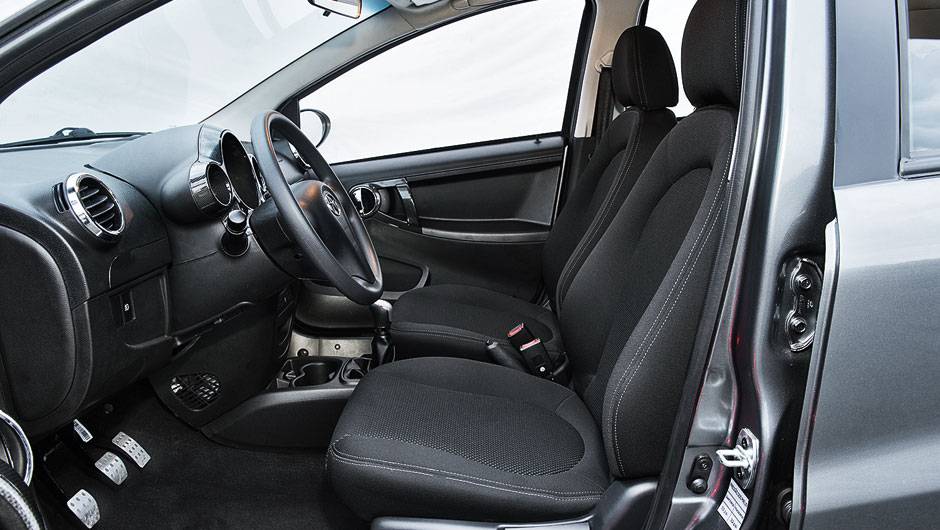 ...e dos bancos substituídos | <a href="https://beta-develop.quatrorodas.abril.com.br/carros/comparativos/hatches-compactos-729449.shtml" rel="migration">Leia mais</a> ...e dos bancos substituídos | <a href="https://beta-develop.quatrorodas.abril.com.br/carros/comparativos/hatches-compactos-729449.shtml" rel="migration">Leia mais</a>