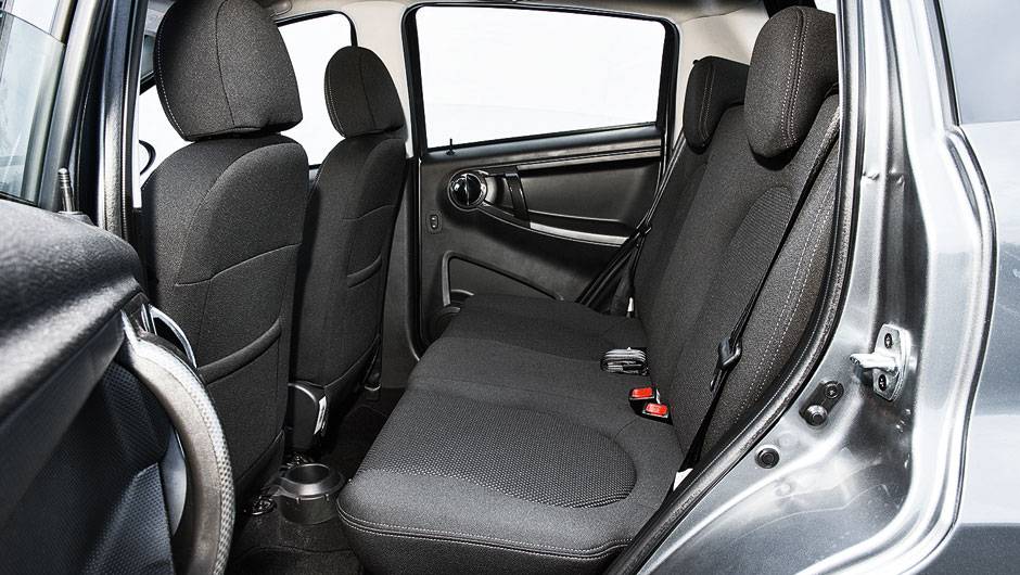 Atrás, há espaço para dois adultos | <a href="https://beta-develop.quatrorodas.abril.com.br/carros/comparativos/hatches-compactos-729449.shtml" rel="migration">Leia mais</a> Atrás, há espaço para dois adultos | <a href="https://beta-develop.quatrorodas.abril.com.br/carros/comparativos/hatches-compactos-729449.shtml" rel="migration">Leia mais</a>