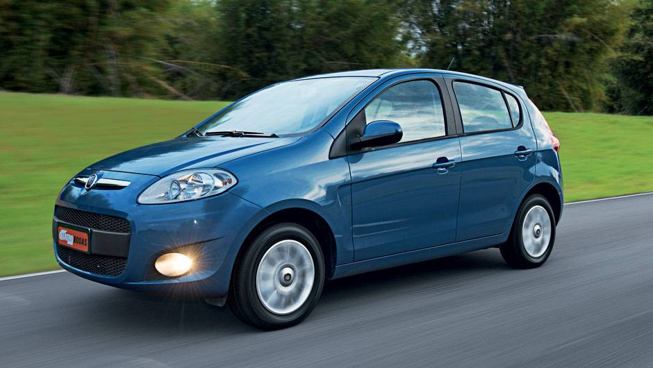 Visto de frente, o Palio lembra o irmão Punto | <a href="https://beta-develop.quatrorodas.abril.com.br/carros/comparativos/hatches-compactos-729449.shtml" rel="migration">Leia mais</a> Visto de frente, o Palio lembra o irmão Punto | <a href="https://beta-develop.quatrorodas.abril.com.br/carros/comparativos/hatches-compactos-729449.shtml" rel="migration">Leia mais</a>