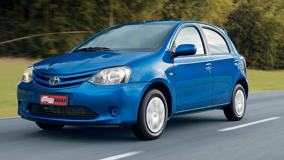 No Etios, pintura metálica não encarece o preço | <a href="https://beta-develop.quatrorodas.abril.com.br/carros/comparativos/hatches-compactos-729449.shtml" rel="migration">Leia mais</a> No Etios, pintura metálica não encarece o preço | <a href="https://beta-develop.quatrorodas.abril.com.br/carros/comparativos/hatches-compactos-729449.shtml" rel="migration">Leia mais</a>