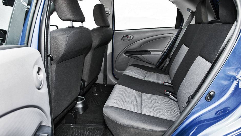 Bom espaço traseiro se comparado ao do Gol | <a href="https://beta-develop.quatrorodas.abril.com.br/carros/comparativos/hatches-compactos-729449.shtml" rel="migration">Leia mais</a> Bom espaço traseiro se comparado ao do Gol | <a href="https://beta-develop.quatrorodas.abril.com.br/carros/comparativos/hatches-compactos-729449.shtml" rel="migration">Leia mais</a>