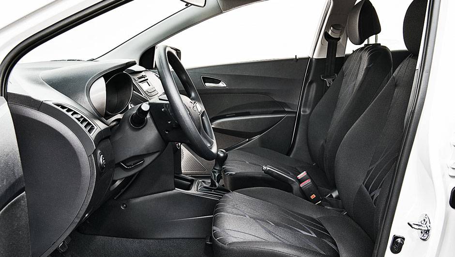 ...e diferente da básica... | <a href="https://beta-develop.quatrorodas.abril.com.br/carros/comparativos/hatches-compactos-729449.shtml" rel="migration">Leia mais</a> ...e diferente da básica... | <a href="https://beta-develop.quatrorodas.abril.com.br/carros/comparativos/hatches-compactos-729449.shtml" rel="migration">Leia mais</a>