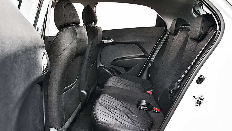 ...que o consumidor verá nas lojas | <a href="https://beta-develop.quatrorodas.abril.com.br/carros/comparativos/hatches-compactos-729449.shtml" rel="migration">Leia mais</a> ...que o consumidor verá nas lojas | <a href="https://beta-develop.quatrorodas.abril.com.br/carros/comparativos/hatches-compactos-729449.shtml" rel="migration">Leia mais</a>