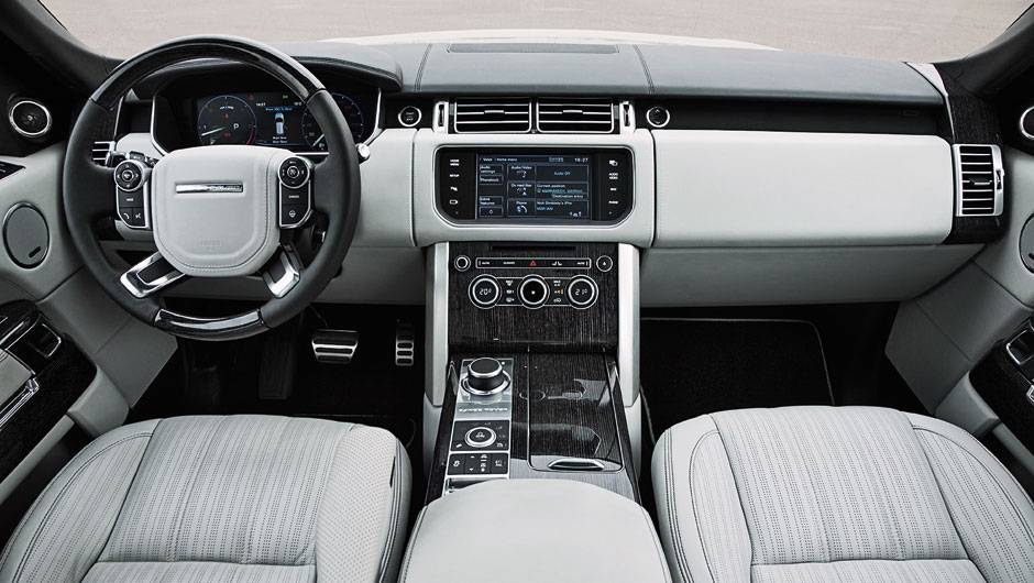 Interior agora tem menos comandos, que foram transferidos para o monitor central | <a href="https://beta-develop.quatrorodas.abril.com.br/carros/impressoes/range-rover-vogue-729749.shtml" rel="migration">Leia mais</a> Interior agora tem menos comandos, que foram transferidos para o monitor central | <a href="https://beta-develop.quatrorodas.abril.com.br/carros/impressoes/range-rover-vogue-729749.shtml" rel="migration">Leia mais</a>