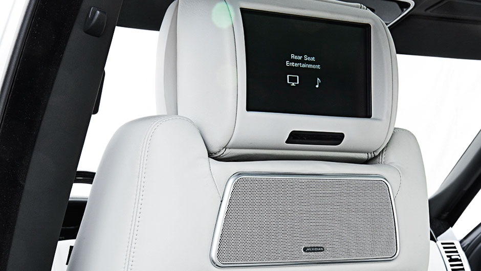 O pacote premium de som tem tela atrás do encosto de cabeca... | <a href="https://beta-develop.quatrorodas.abril.com.br/carros/impressoes/range-rover-vogue-729749.shtml" rel="migration">Leia mais</a>