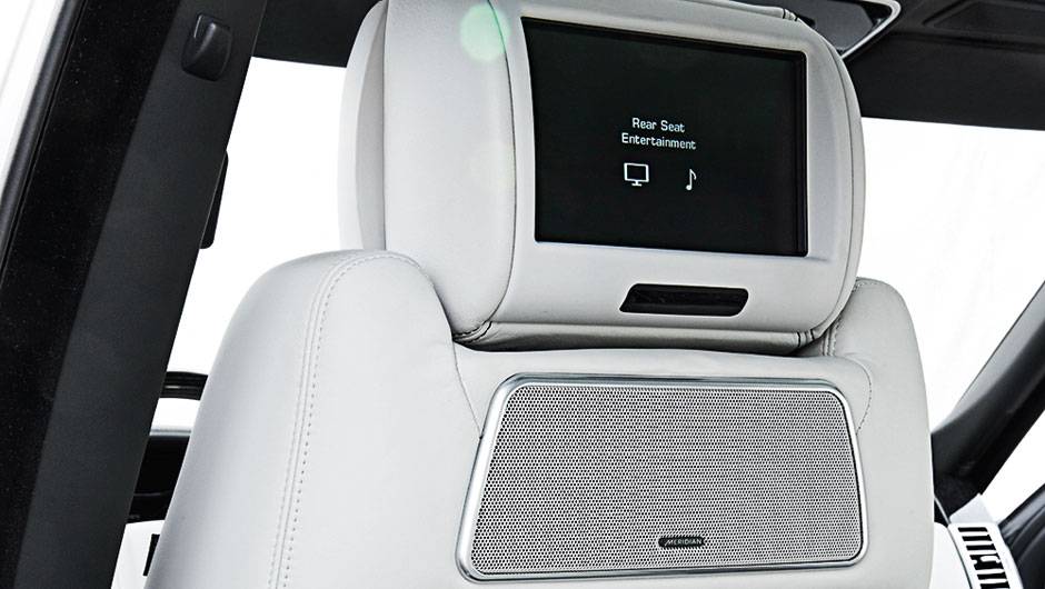 O pacote premium de som tem tela atrás do encosto de cabeca... | <a href="https://beta-develop.quatrorodas.abril.com.br/carros/impressoes/range-rover-vogue-729749.shtml" rel="migration">Leia mais</a>